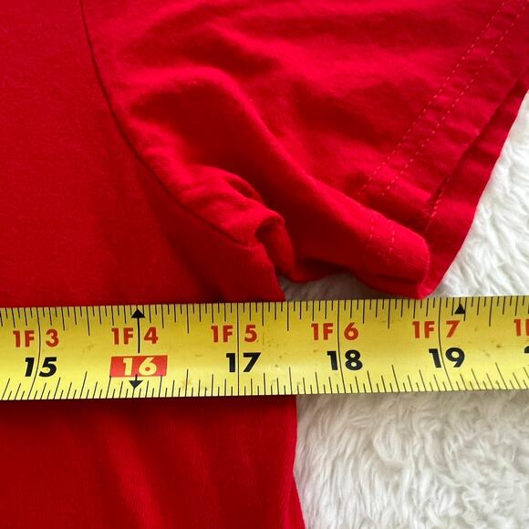 Peanuts Unisex Red Holiday Christmas Snoopy TShirt Size Medium Charlie Brown - Picture 5 of 5